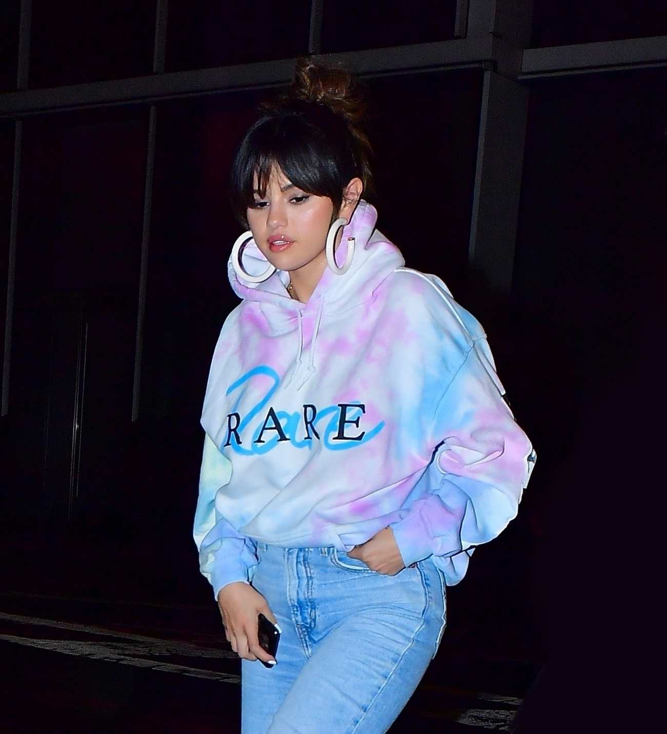 Selena_Gomez_-_heads_to_Bang_Bang_tattoo_parlor_in_New_York_City2C_01142020-04.jpg