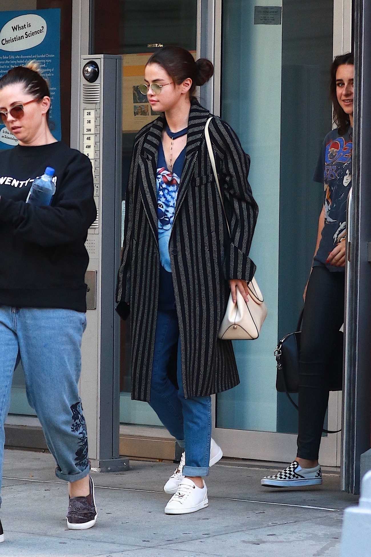 Selena_Gomez_-_in_NYC_on_September_26-05.jpg