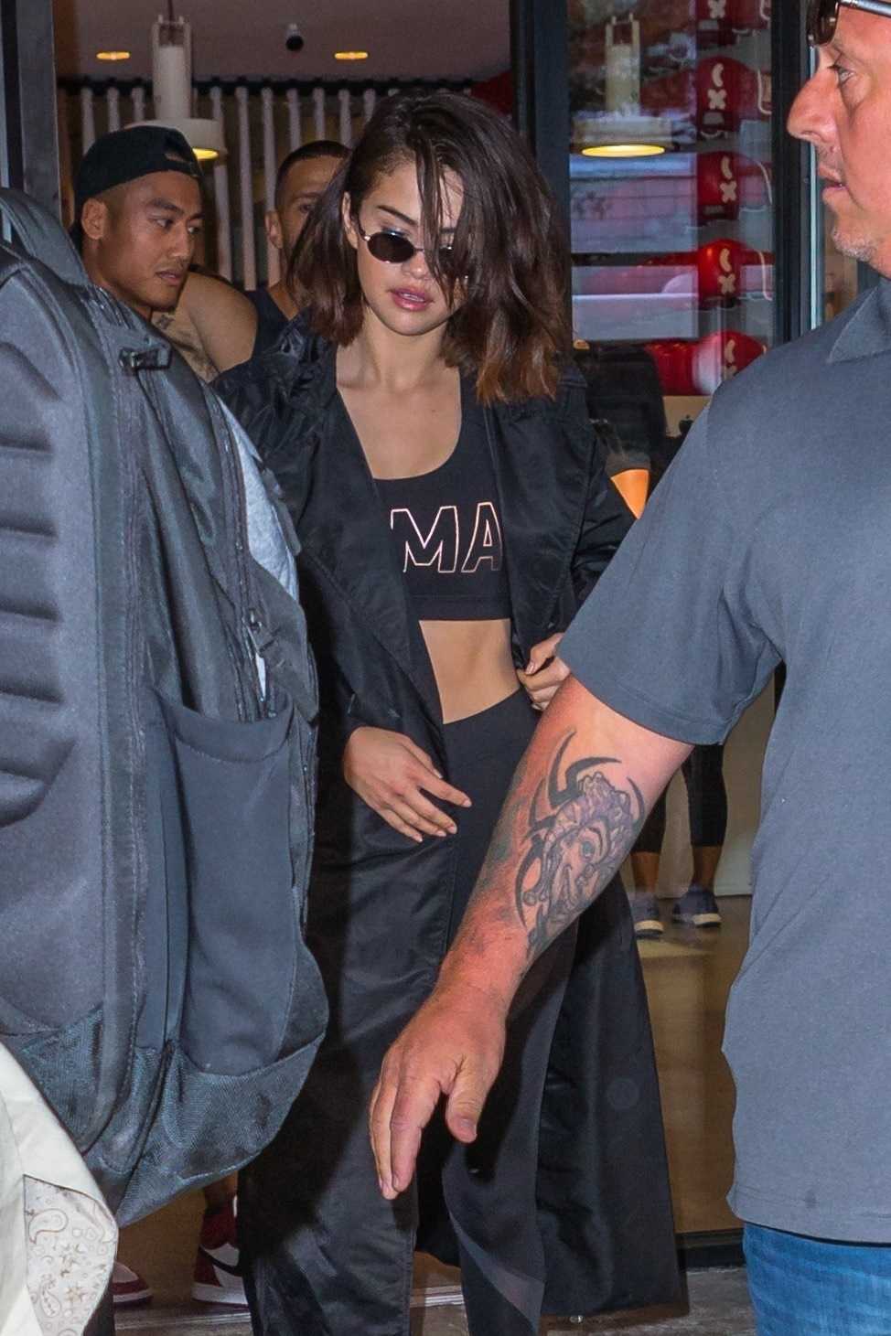 Selena_Gomez_-_in_NYC_on_September_28-12.jpg
