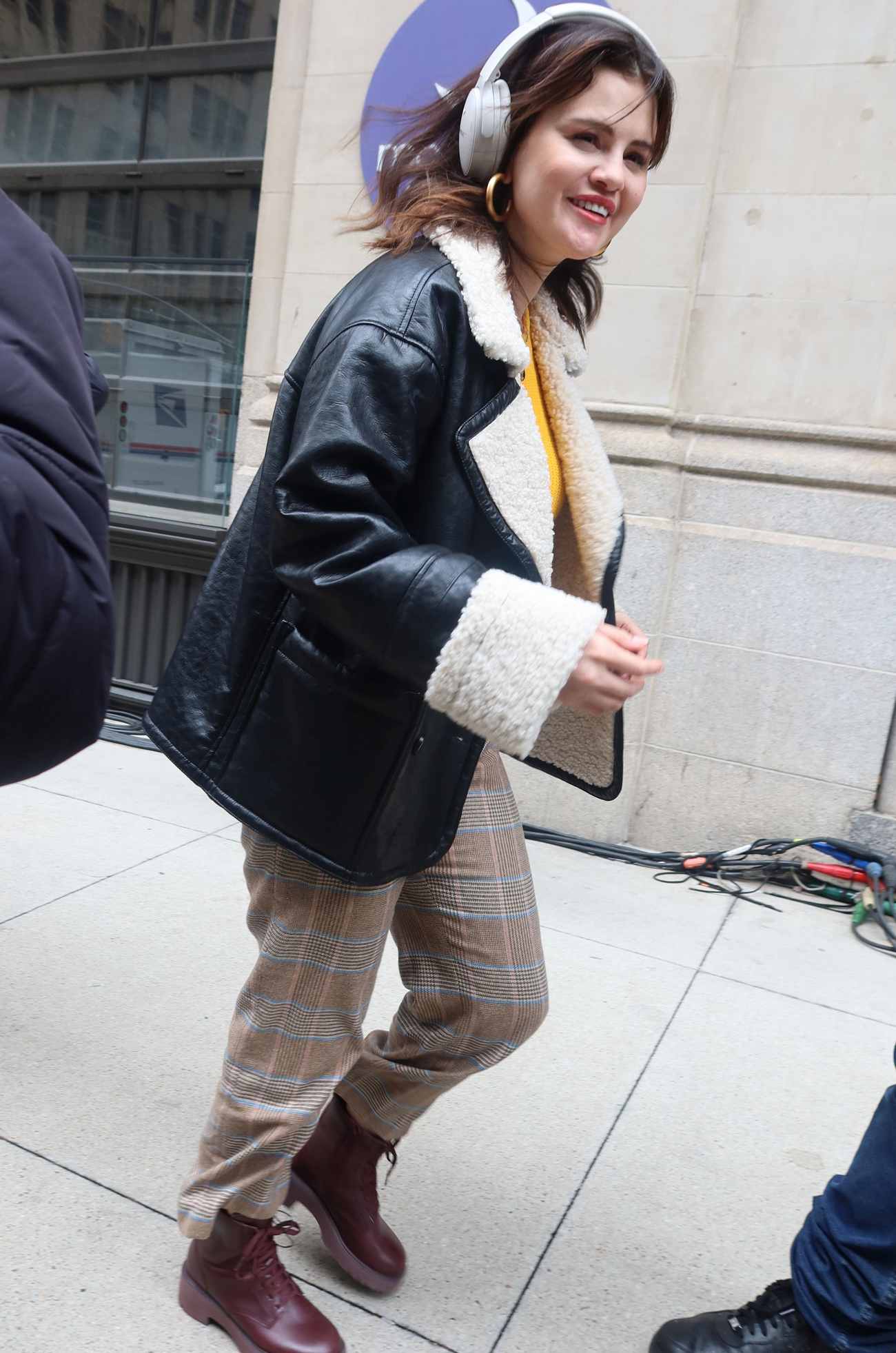 Selena_Gomez_-_is_seen_filming__Only_Murders_in_the_Building__in_Tribeca_on_April_122C_2024_in_New_York_City_02.jpg