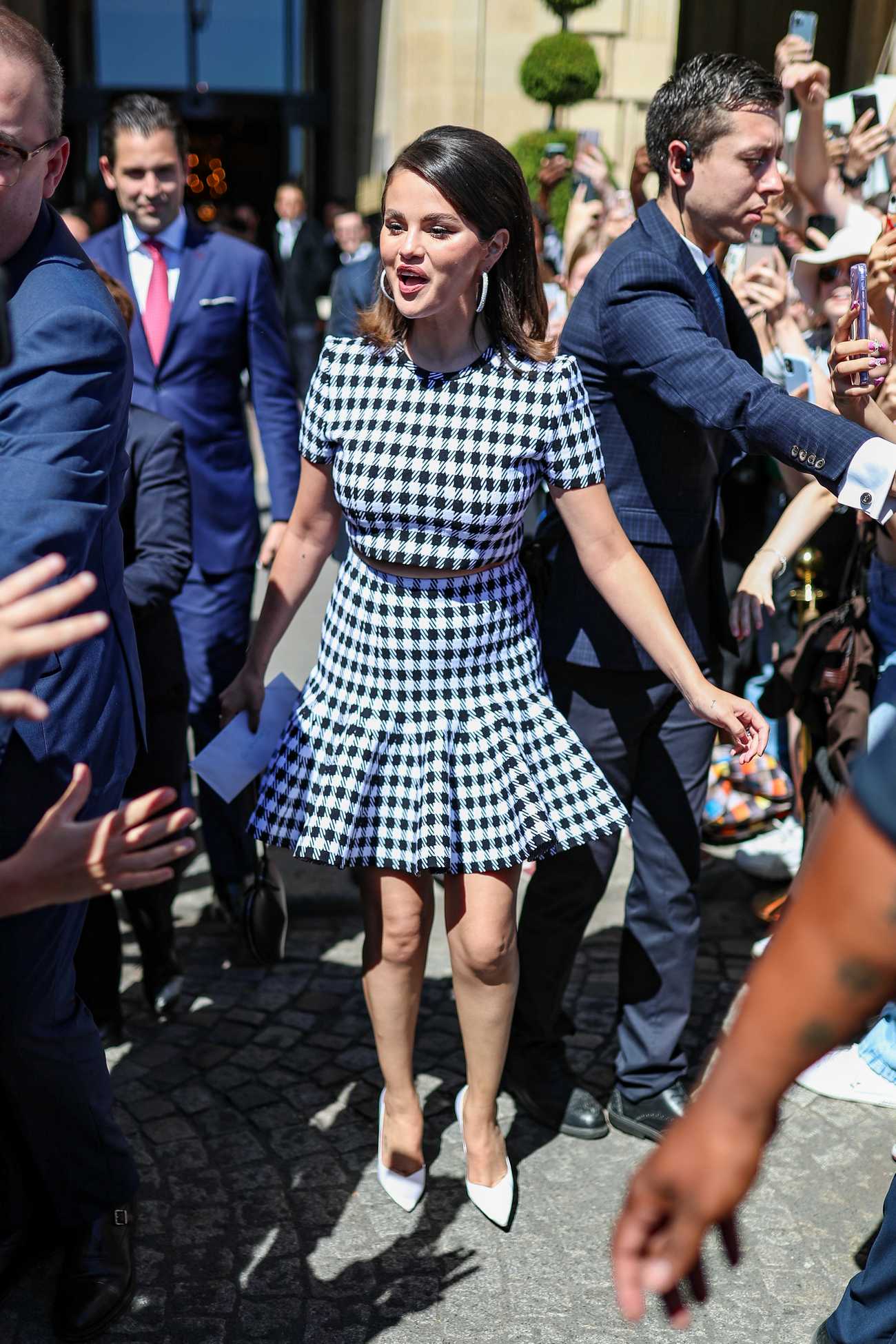 Selena_Gomez_-_leaves_the_Crillon_hotel_in_Paris2C_France__0708202206.jpg