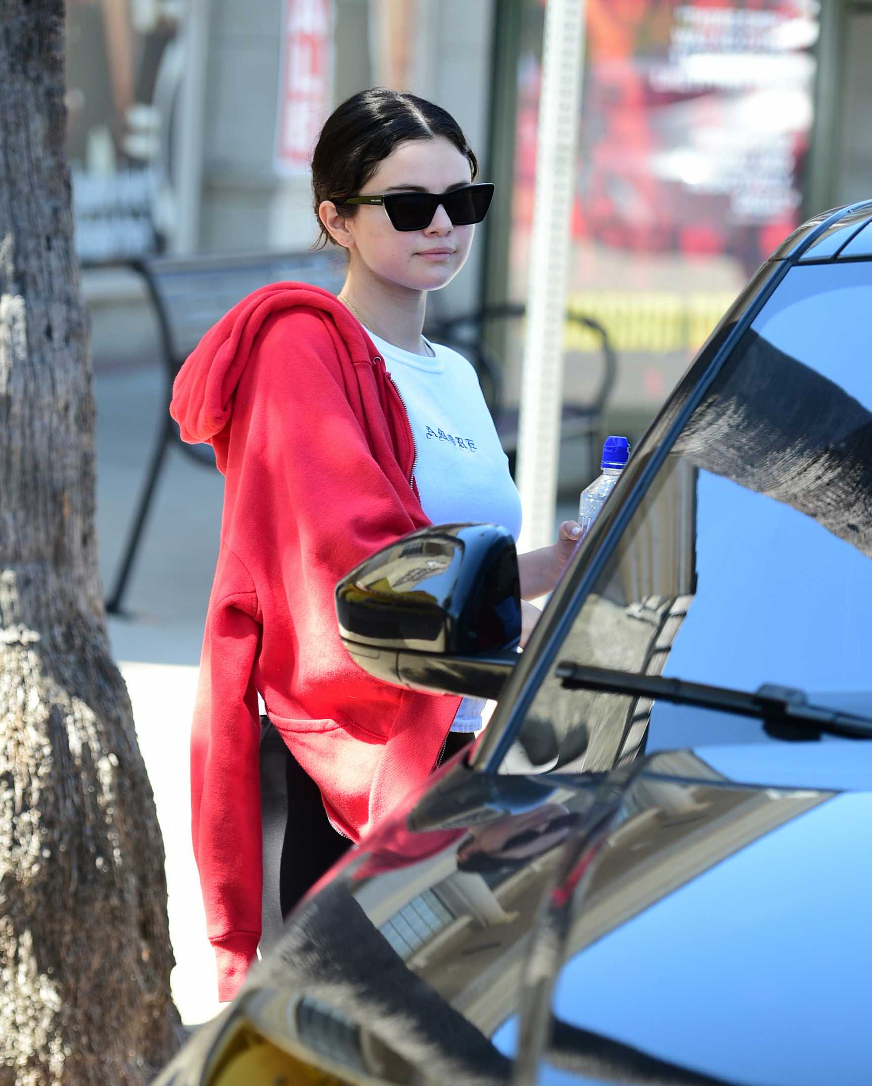 Selena_Gomez_-_leaving_a_gym_after_a_workout_session_in_LA_August_292C_2019-02.jpg