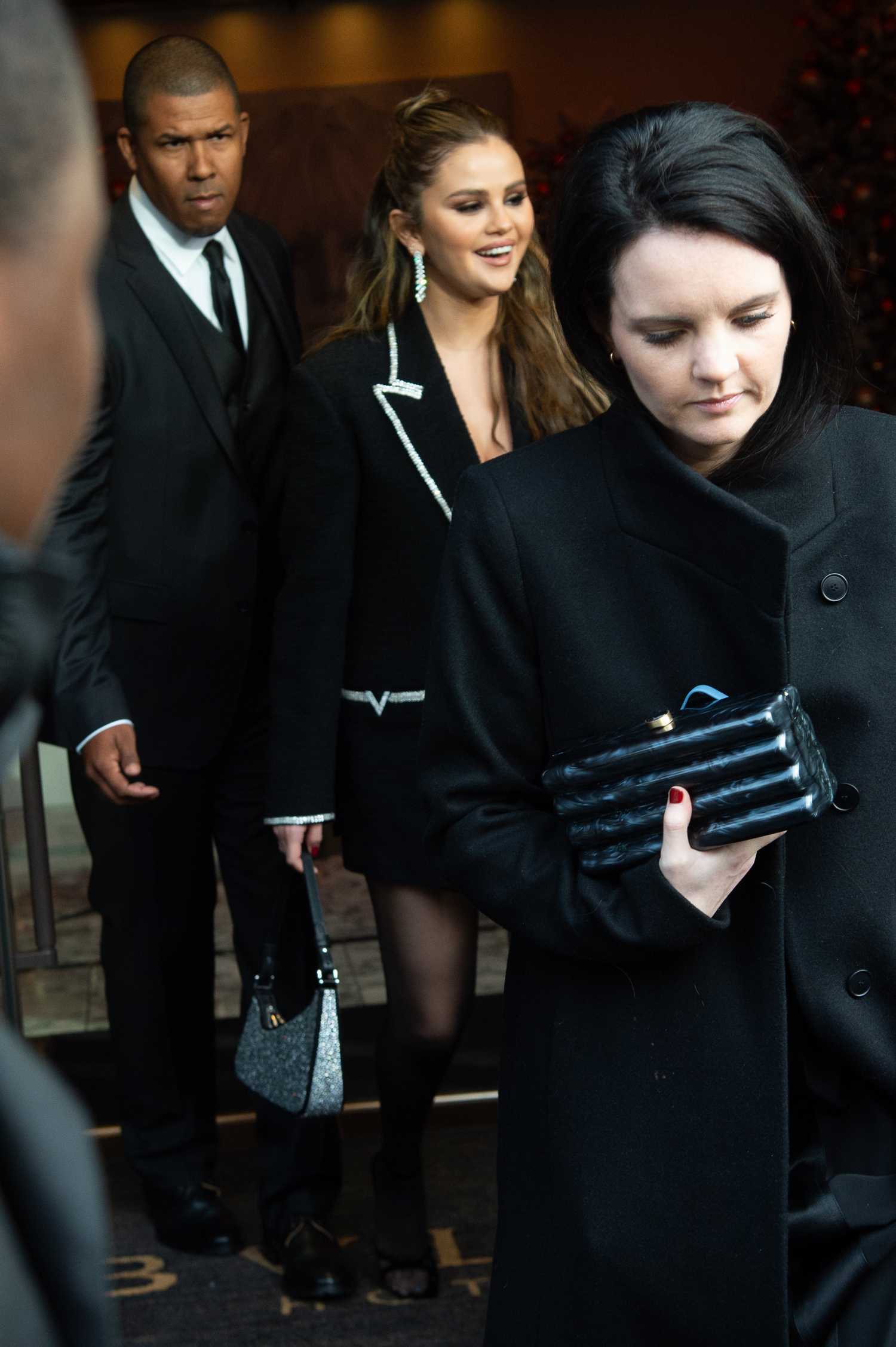 Selena_Gomez_-_leaving_her_hotel_in_Paris2C_France_-_November_262C_202301.jpg