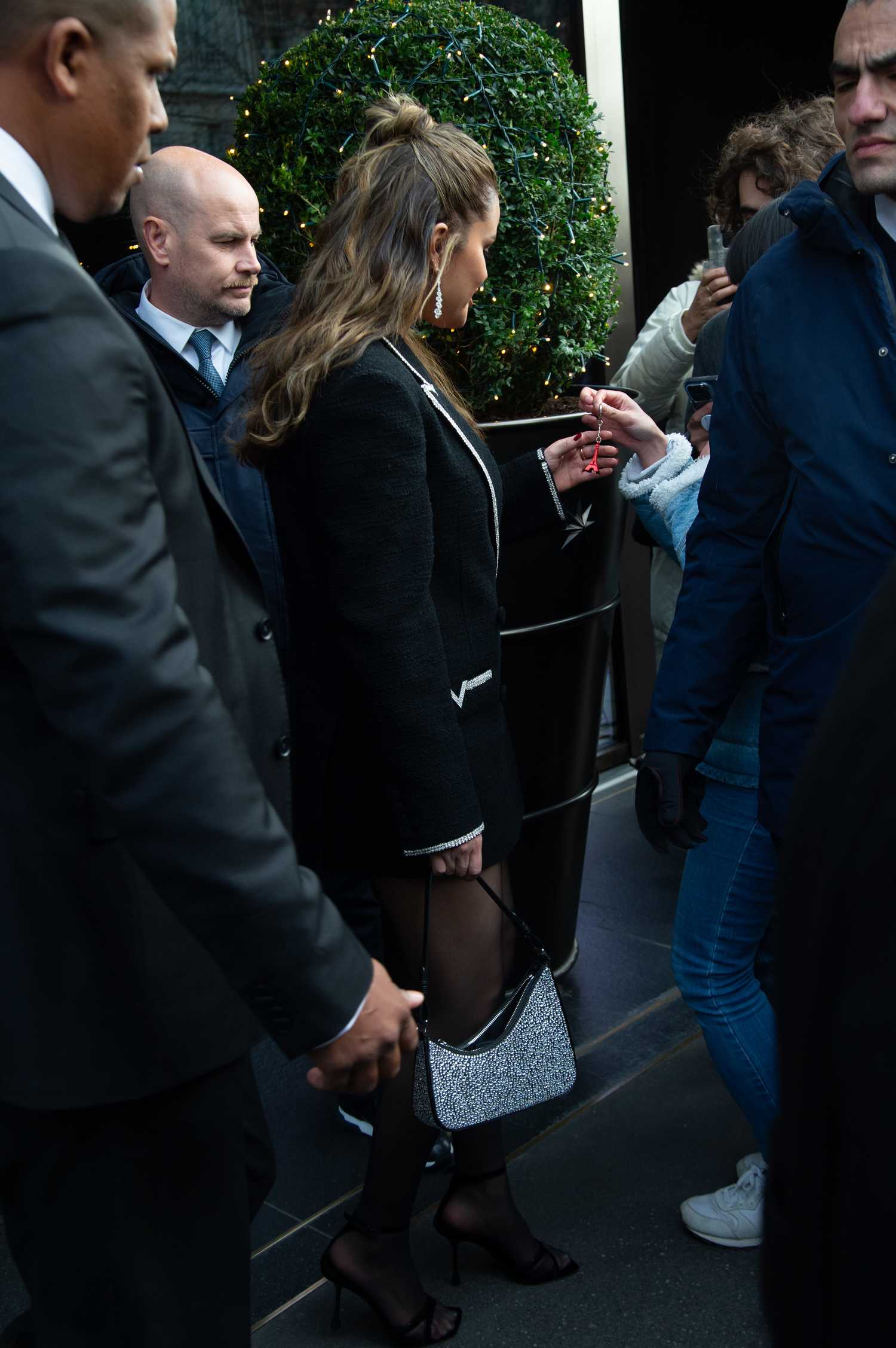 Selena_Gomez_-_leaving_her_hotel_in_Paris2C_France_-_November_262C_202302.jpg
