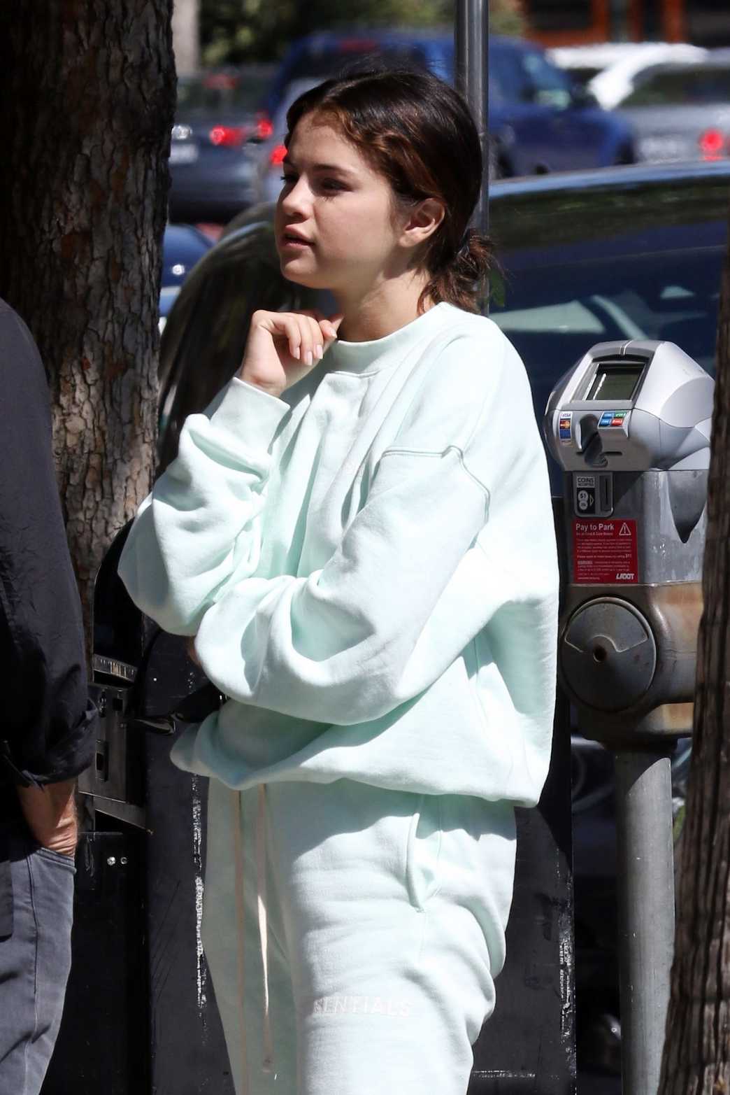 Selena_Gomez_-_leaving_lunch_at_Joan_s_On_Third_in_Studio_City2C_05242019-04.jpg