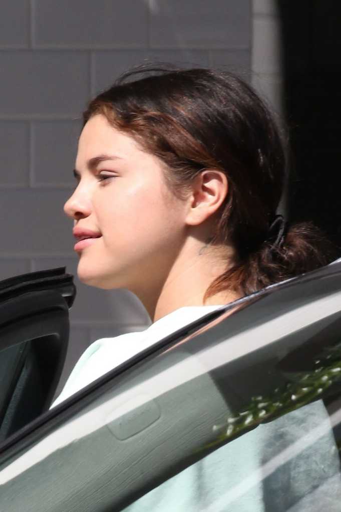 Selena_Gomez_-_leaving_lunch_at_Joan_s_On_Third_in_Studio_City2C_05242019-06.jpg