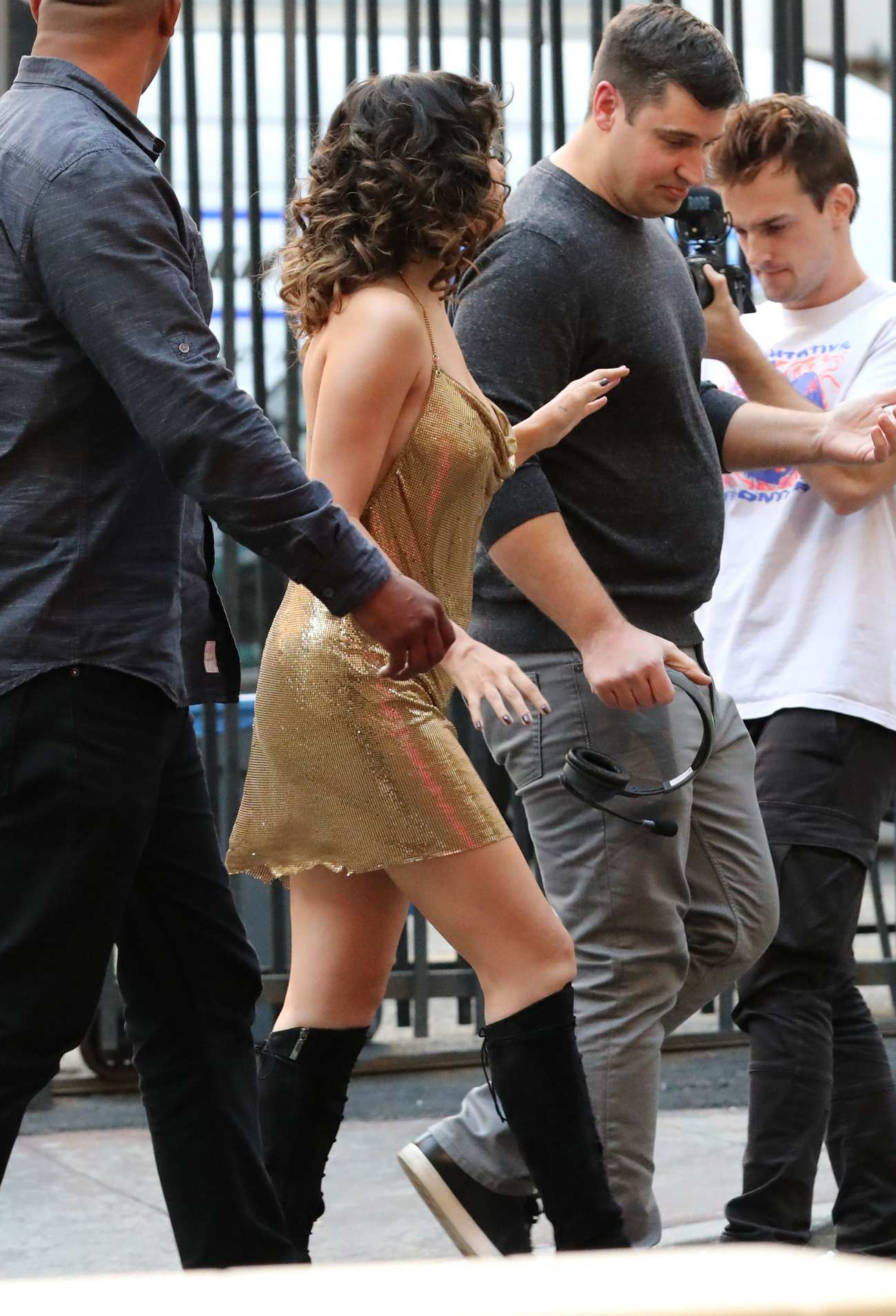 Selena_Gomez_-_on_a_video_set_of_Rare_in_Los_Angeles_01282020-01.jpg