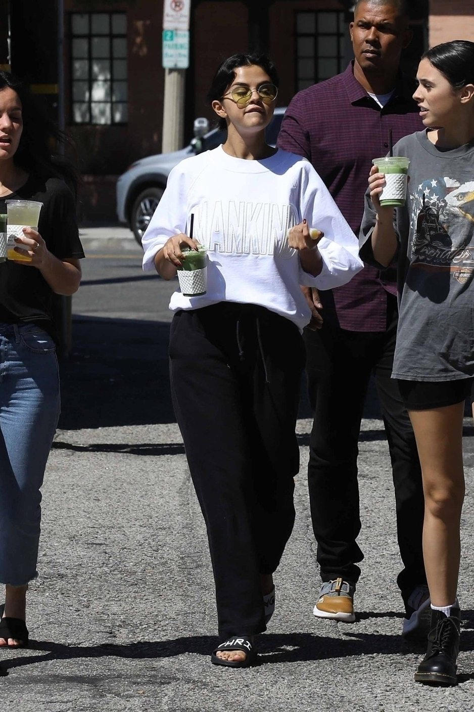 Selena_Gomez_-_out_in_Studio_City2C_September_222C_2018-04.jpg