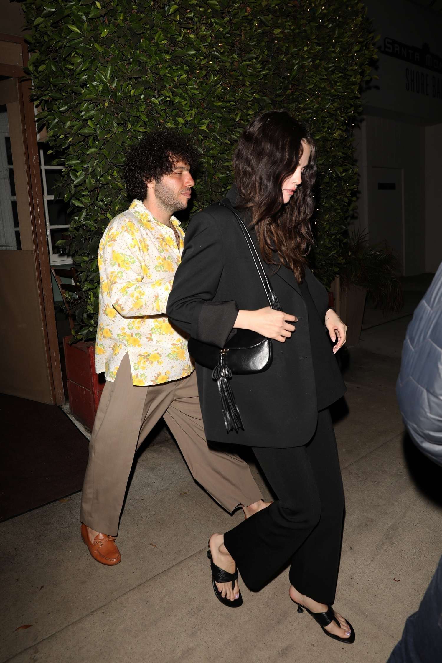 Selena_Gomez_-_out_to_dinner_at_Giorgio_Baldi2C_Santa_Monica_CA_-_July_132C_2025_08.jpg