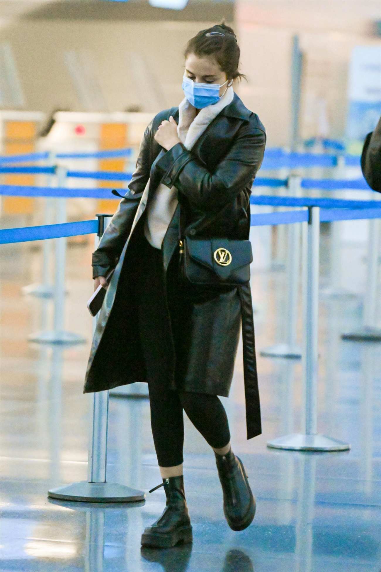 Selena_Gomez_-_seen_arriving_at_JFK_Airport_in_New_York2C_0508202202.jpg