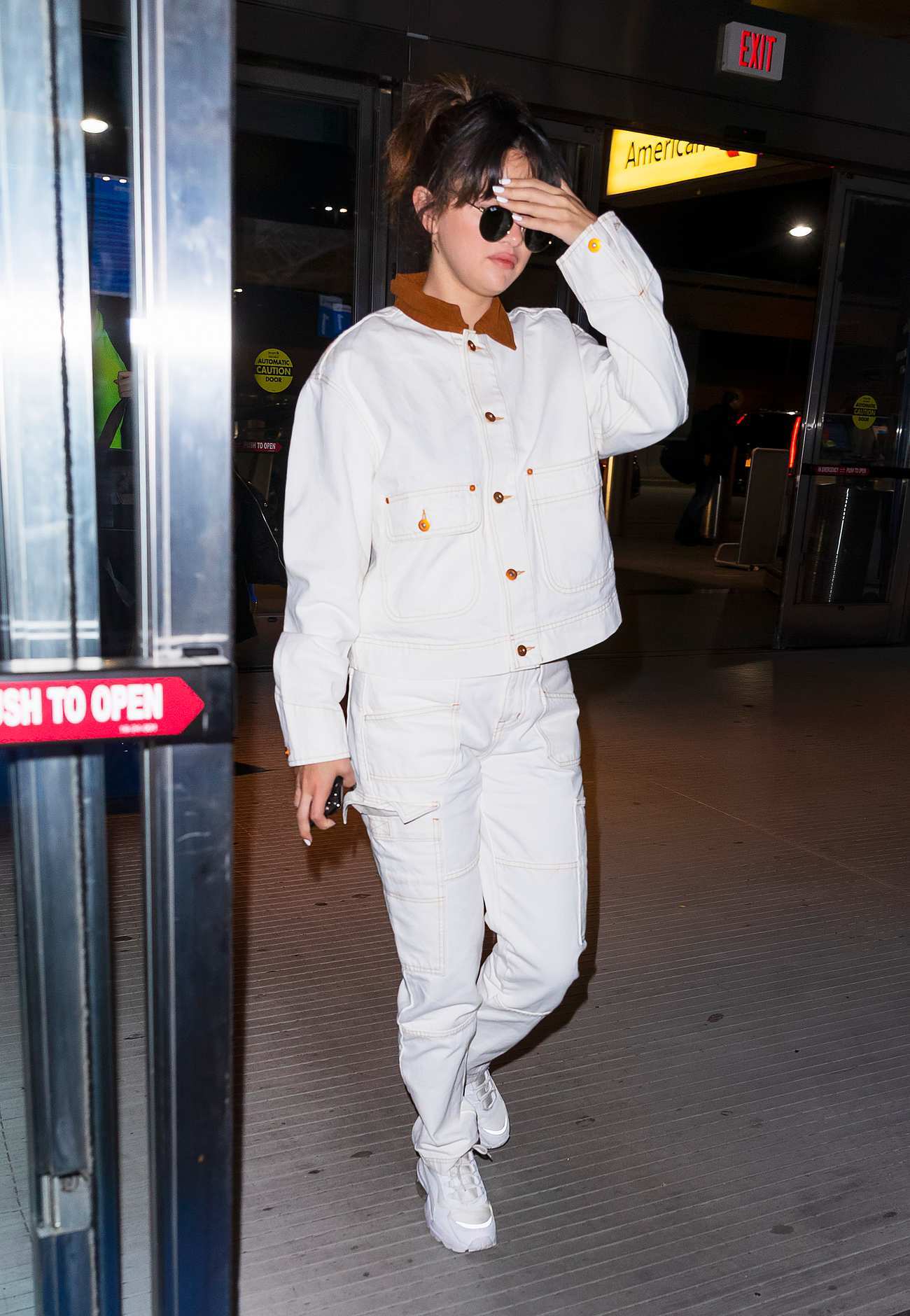 Selena_Gomez_-_seen_arriving_at_JFK_airport_in_New_York2C_01152020-04.jpg