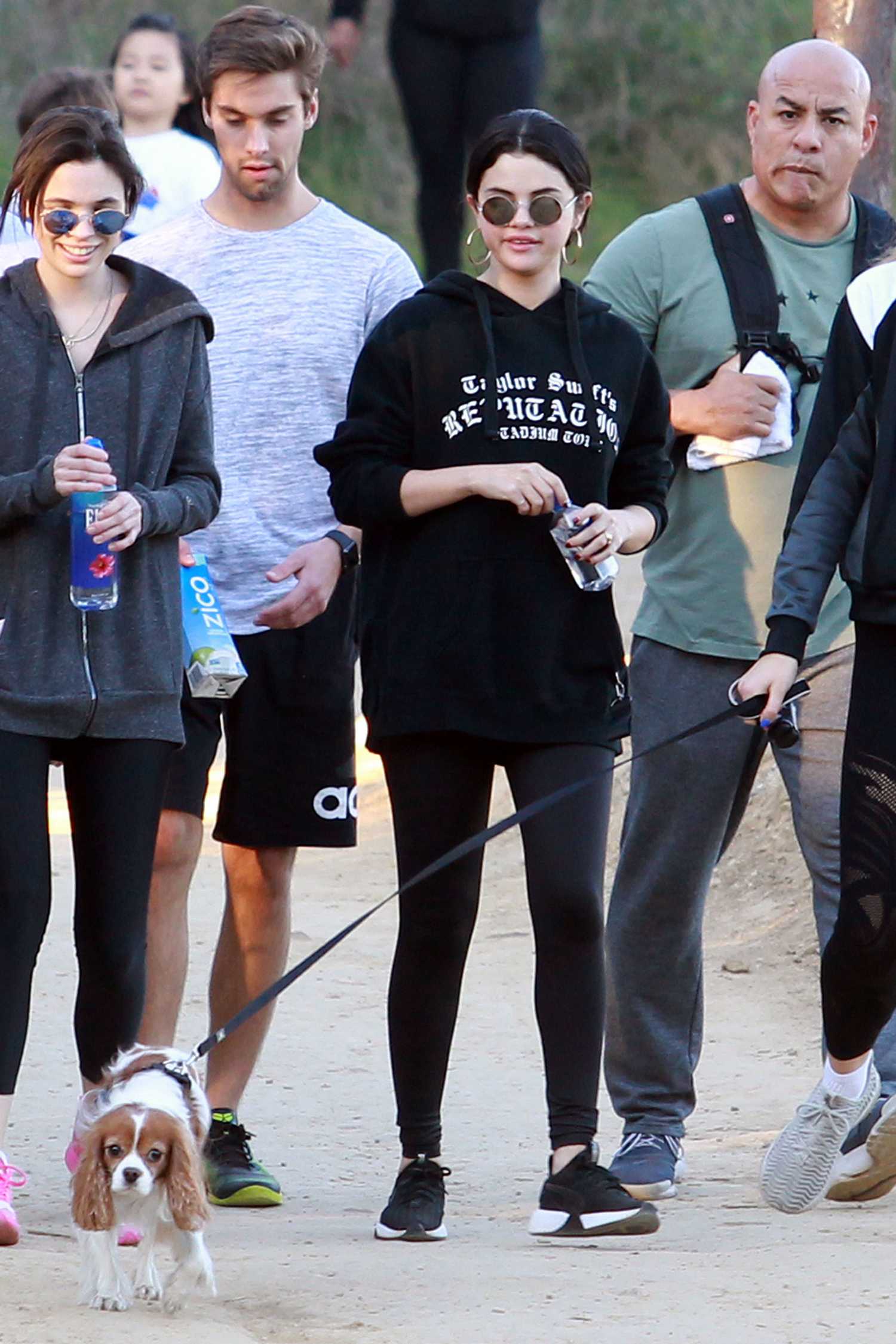 Selena_Gomez_-_seen_hiking_in_LA_01042019-06.jpg