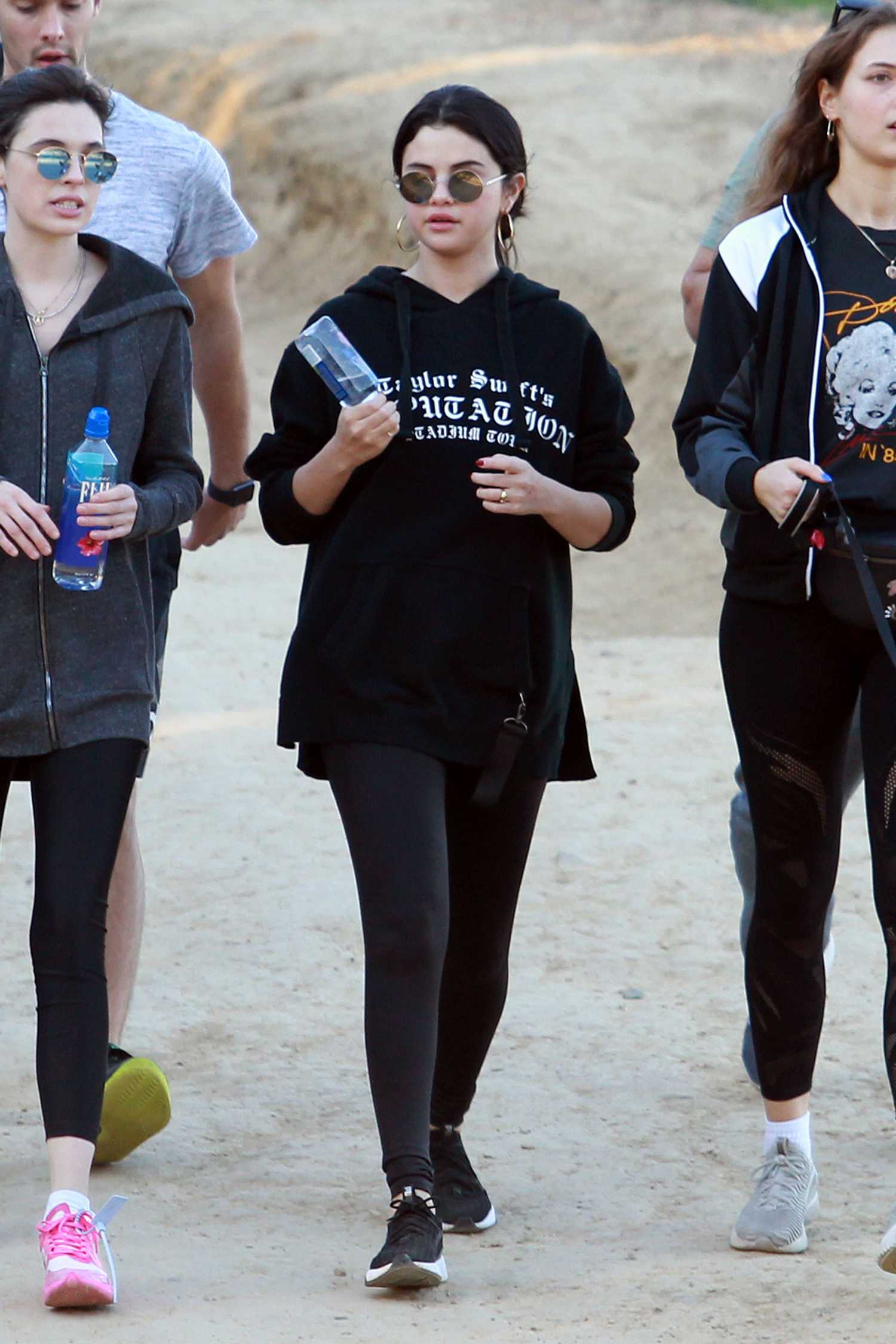 Selena_Gomez_-_seen_hiking_in_LA_01042019-07.jpg