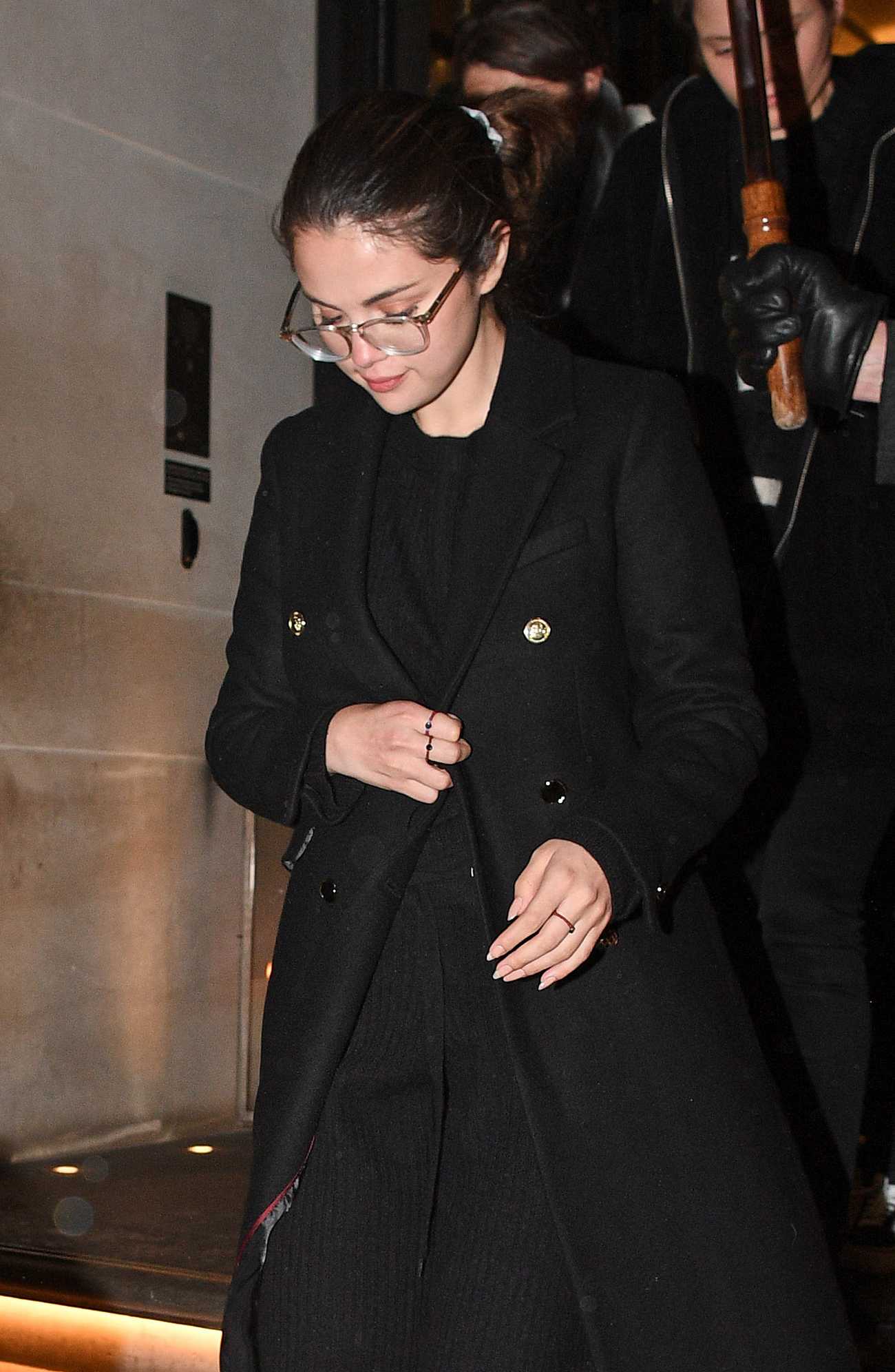 Selena_Gomez_-_seen_leaving_her_hotel_wearing_an_all_black_outfit_in_London2C_England__12102019-02.jpg