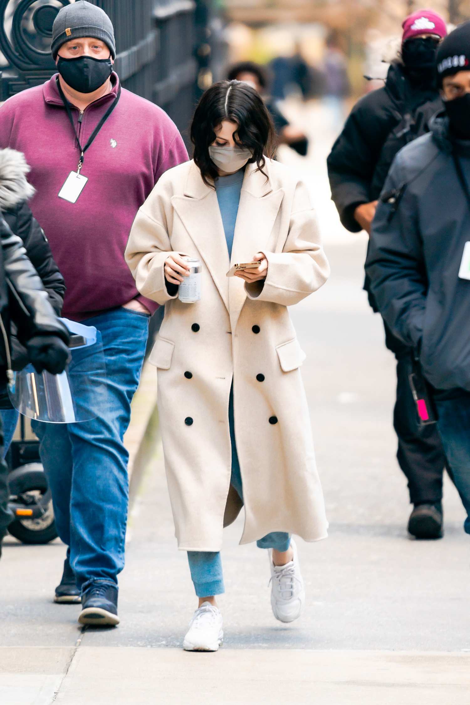 Selena_Gomez_-_seen_shooting_on_location_for_Only_Murders_in_the_building_in_New_York2C_01172021_08.jpg