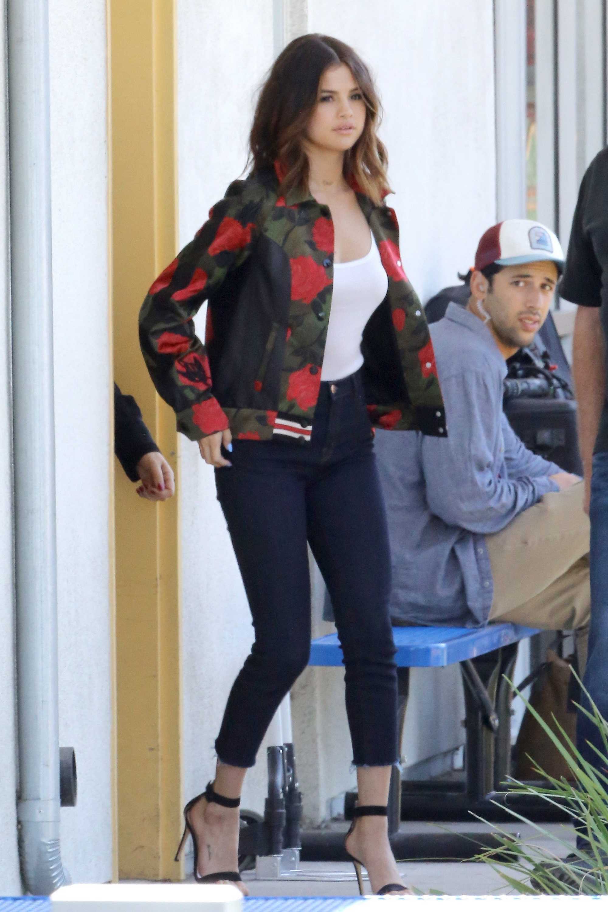 Selena_Gomez_-_shoots_scenes_for_a_PSA_at_a_school_in_Los_Angeles_on_March_23-04.jpg