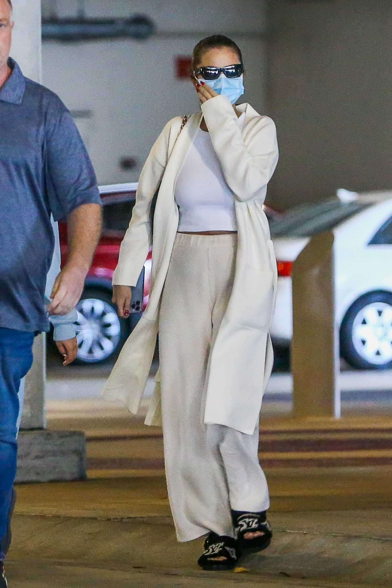Selena_Gomez_-_shopping_at_Target_in_West_Palm_Beach2C_Florida__1126202202.jpg