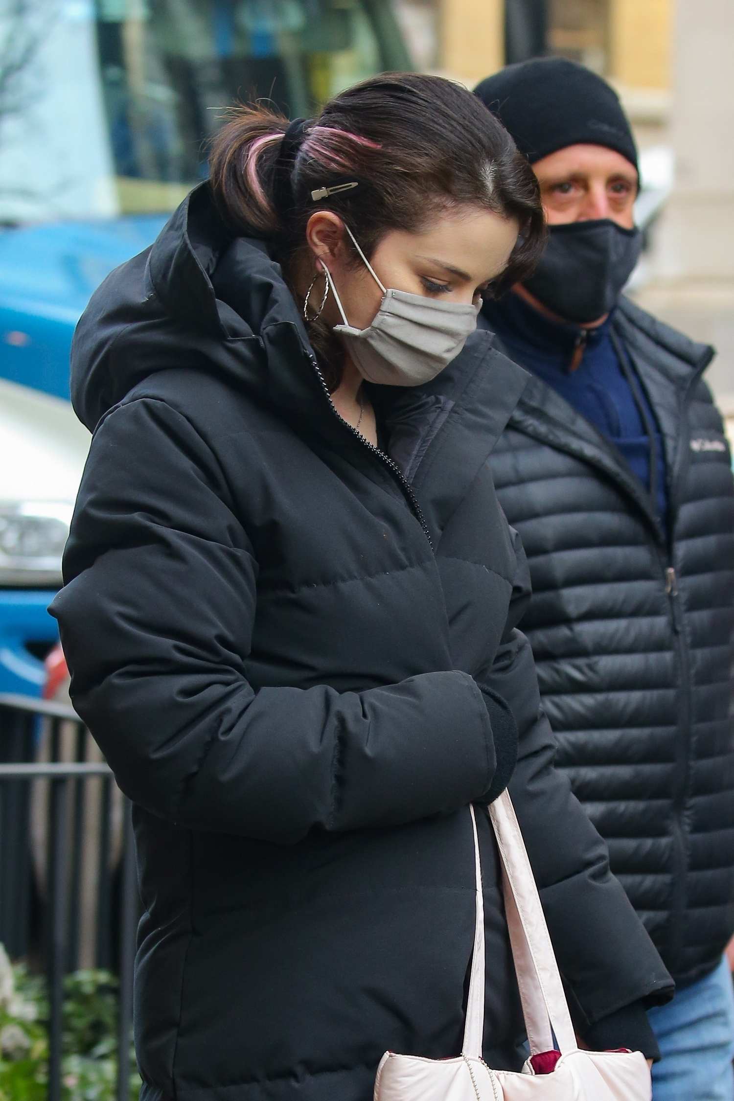 Selena_Gomez_-_spotted_on_the_set_of__Only_Murders_in_the_Building__in_New_York2C_01202021_05.jpg