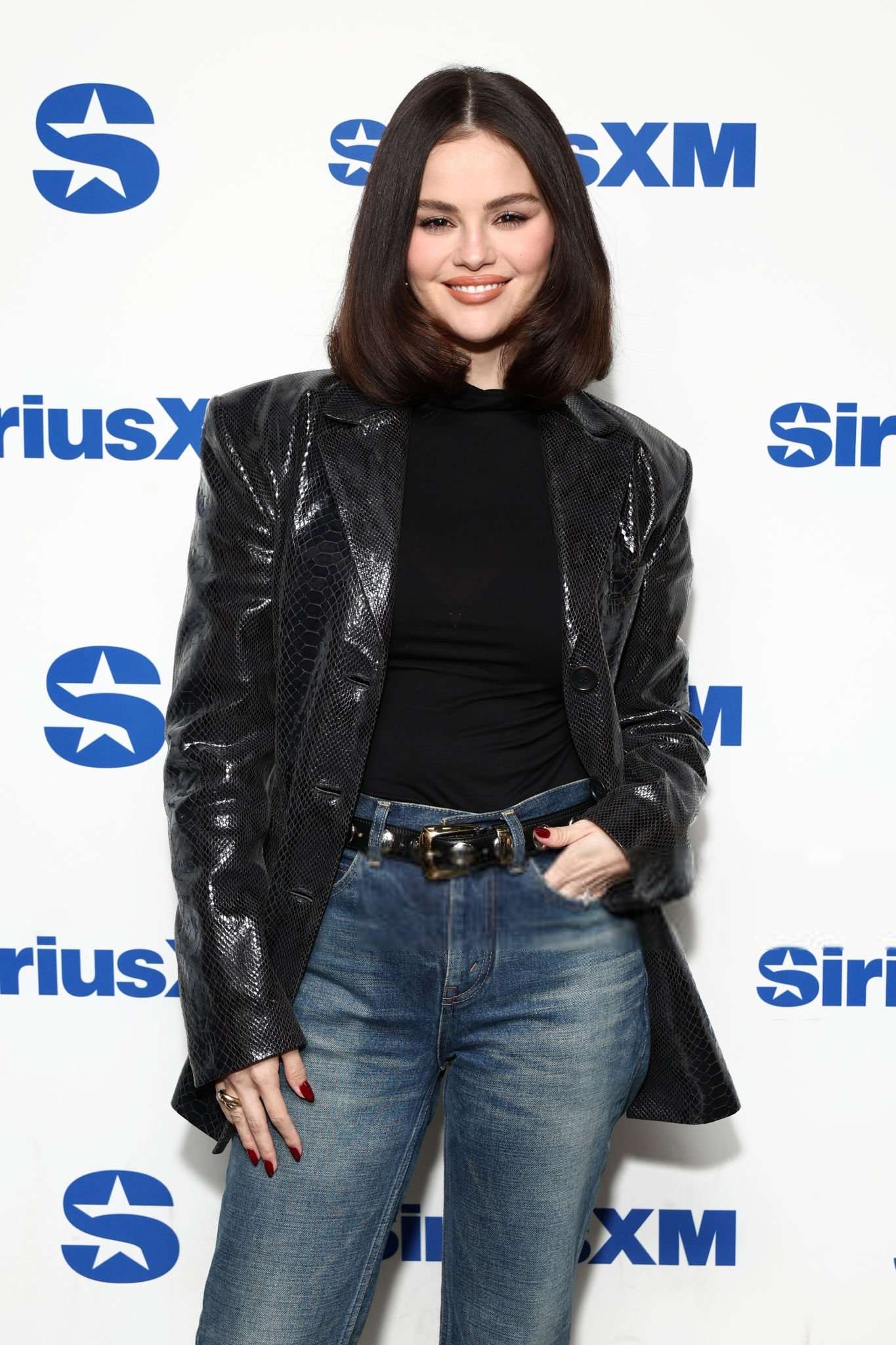 Selena_Gomez_-_visits_the_SiriusXM_Studios2C_New_York_City_-_March_252C_2025_03.jpg
