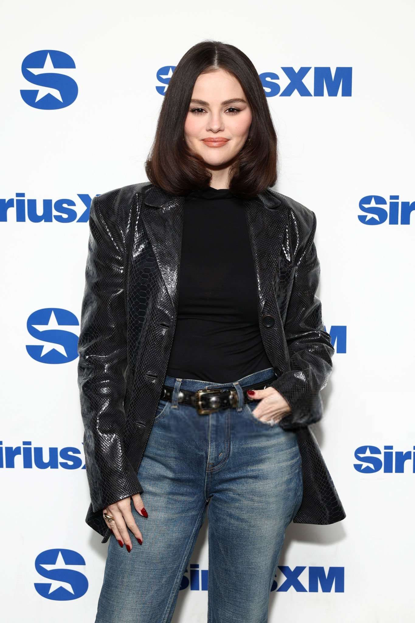 Selena_Gomez_-_visits_the_SiriusXM_Studios2C_New_York_City_-_March_252C_2025_10.jpg