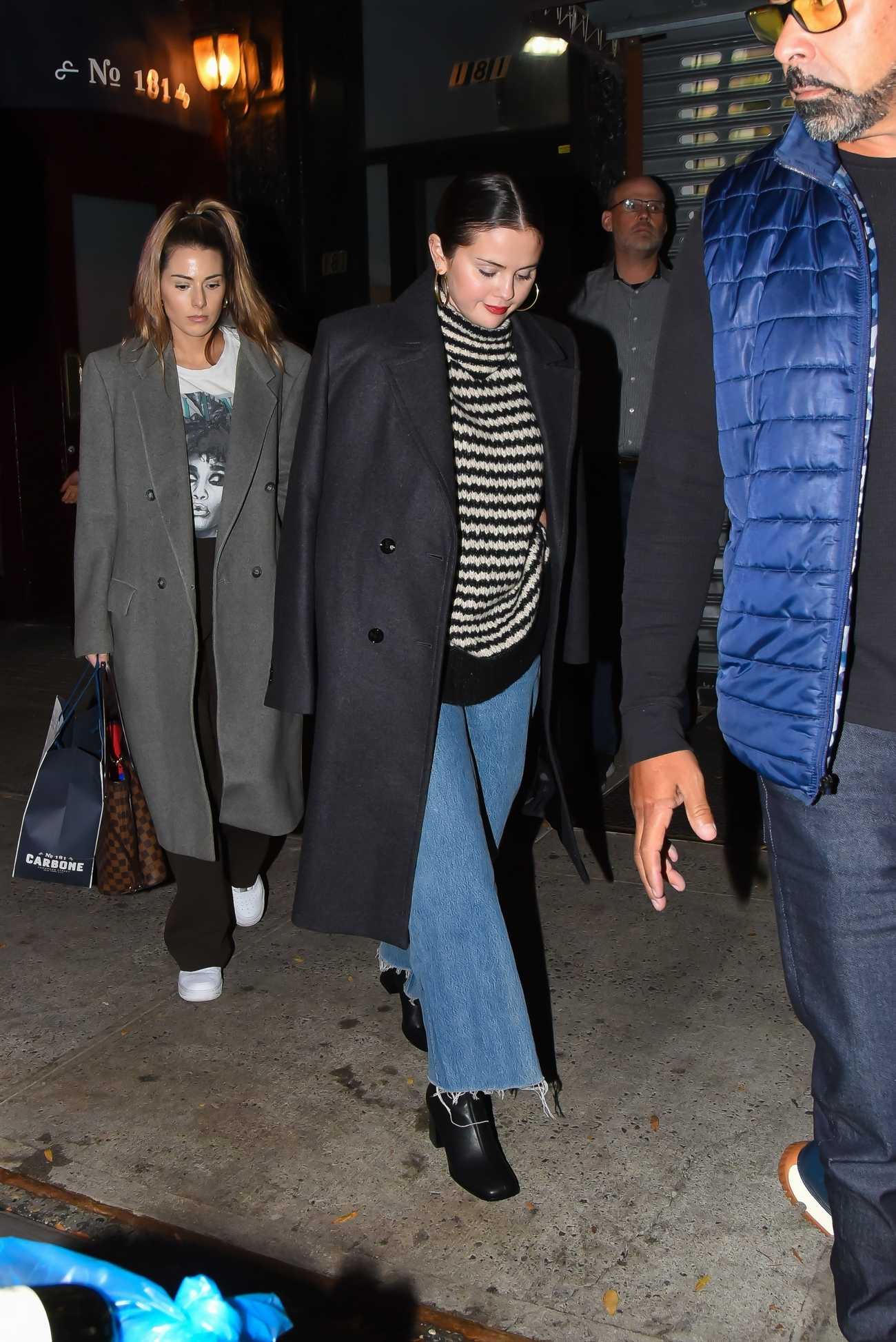 Selena_Gomez_Is_Spotted_Eating_At_Carbone_In_New_York_City_-_October_19_202204.jpg