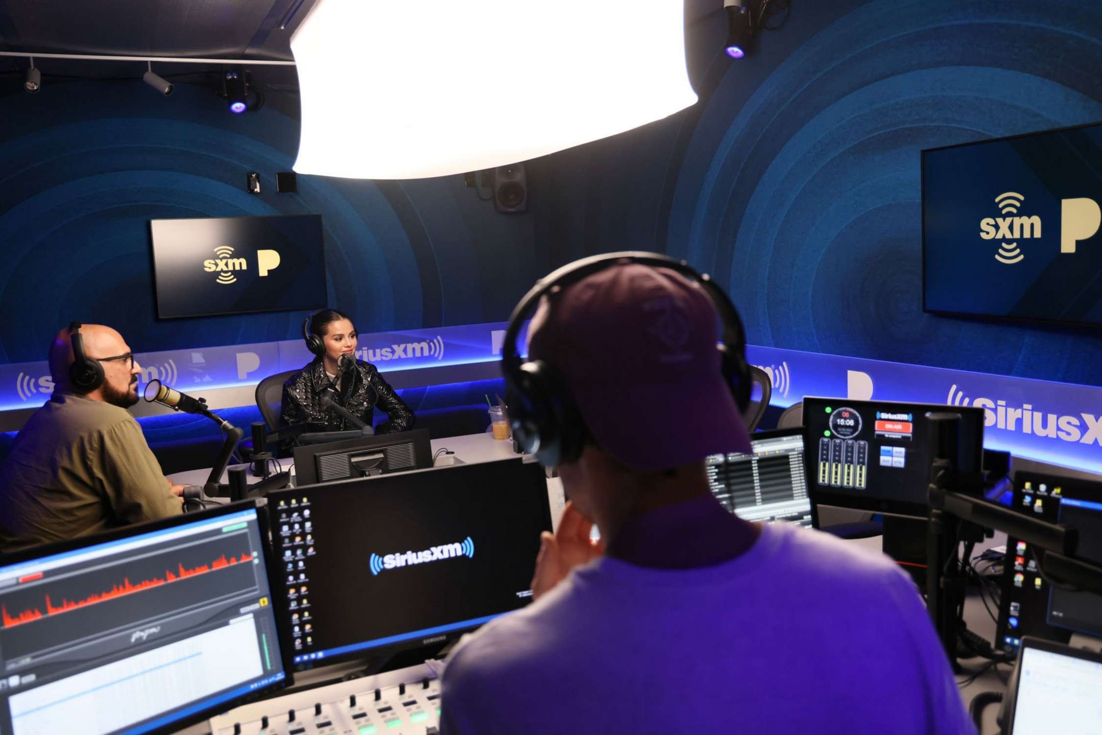 Selena_Gomez_Visits_The_SiriusXM_Studios_In_Los_Angeles02.jpg