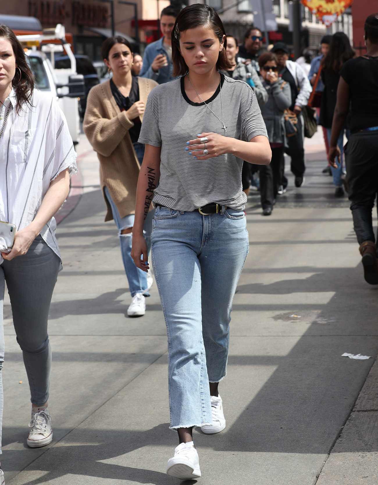 Selena_Gomez___Bella_Thorne_-_Meet_up_at_the_anti-gun_22March_For_Our_Lives22_Rally_in_LA_-_March_2400005.jpg