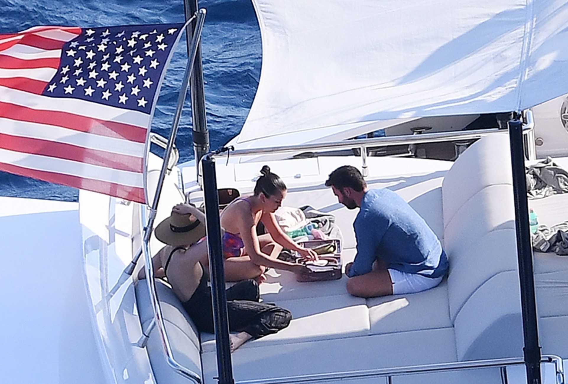 Selena_Gomez_at_a_yatch_with_Andrea_Lervolino_-_August_4_202203.jpg