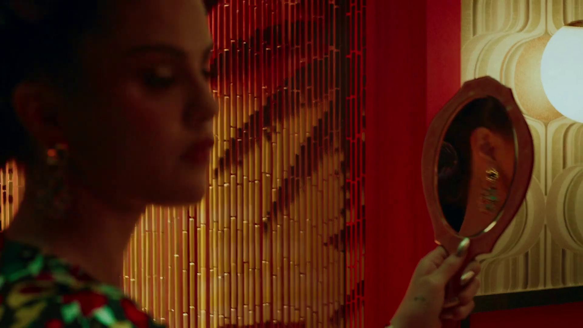 Selfish_Love_MV_02.jpg