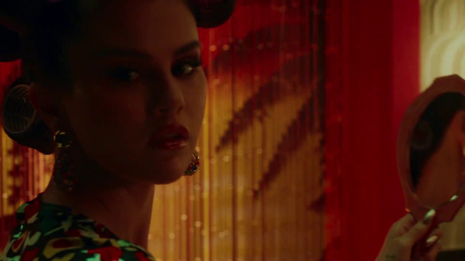 Selfish_Love_MV_03.jpg