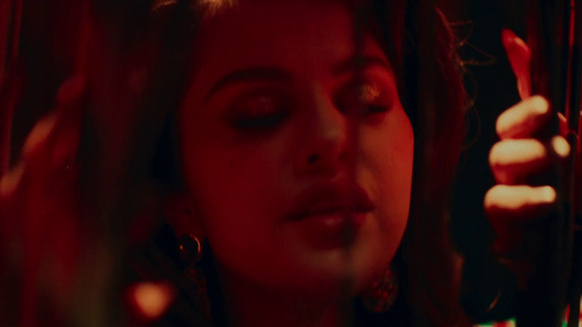 Selfish_Love_MV_15.jpg