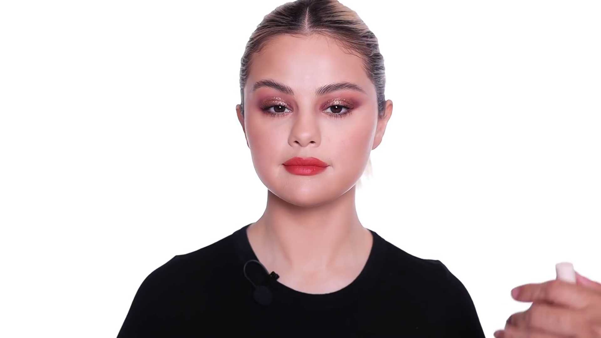 Summer_Day_To_Night_Makeup_With_Selena_Gomez_25.jpg