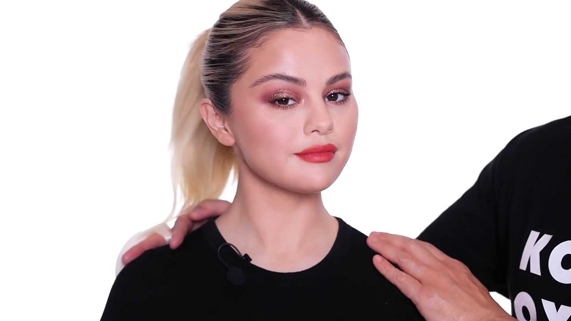 Summer_Day_To_Night_Makeup_With_Selena_Gomez_27.jpg