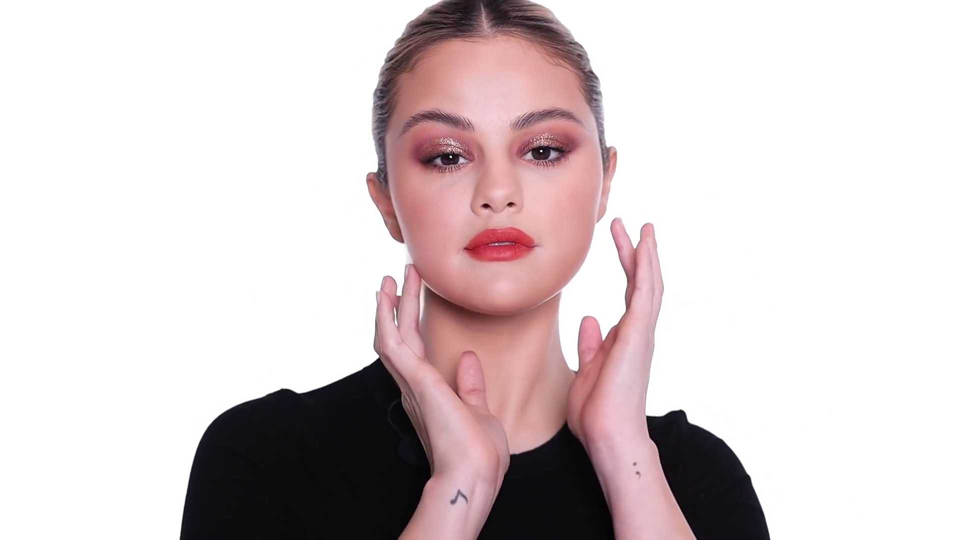 Summer_Day_To_Night_Makeup_With_Selena_Gomez_40.jpg