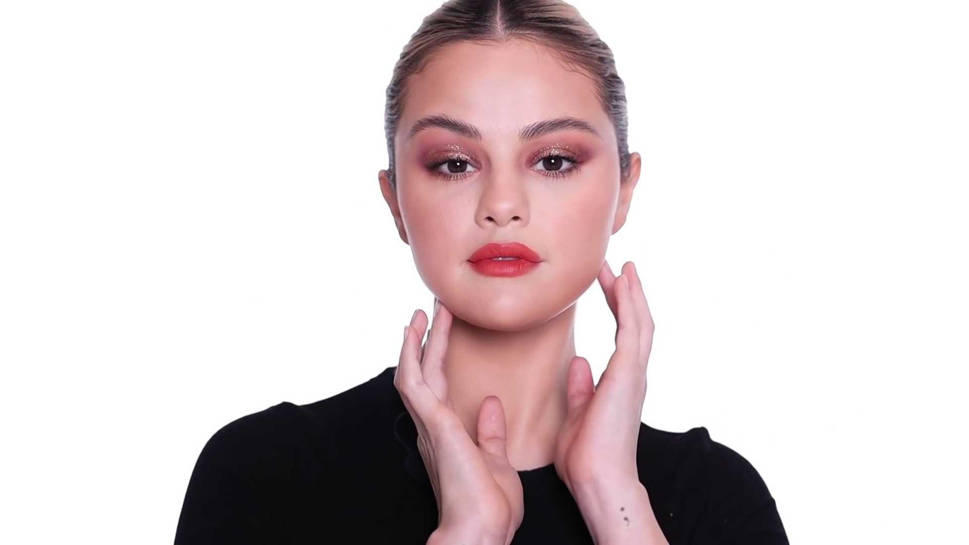 Summer_Day_To_Night_Makeup_With_Selena_Gomez_41.jpg