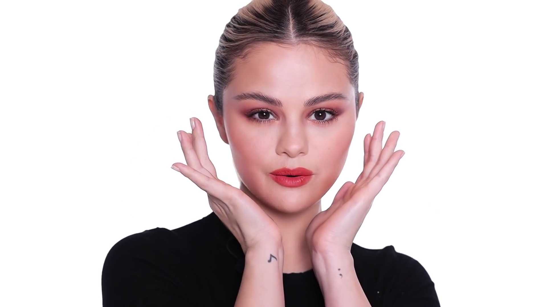Summer_Day_To_Night_Makeup_With_Selena_Gomez_45.jpg