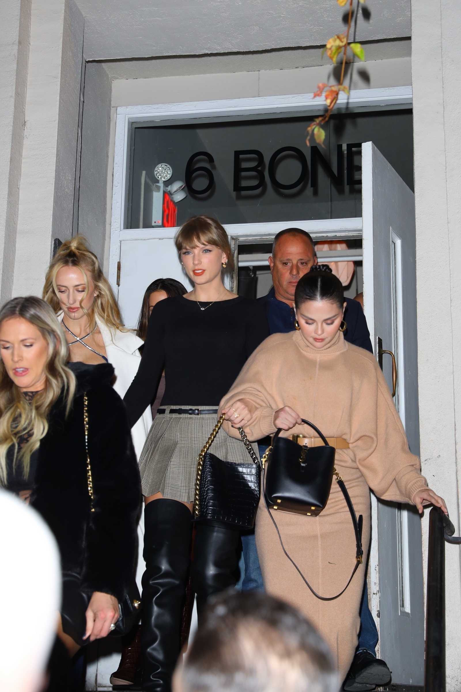 Taylor_Swift2C_Sophie_Turner2C_and_Selena_Gomez_-_Out_in_New_York_November_42C_202304.jpg