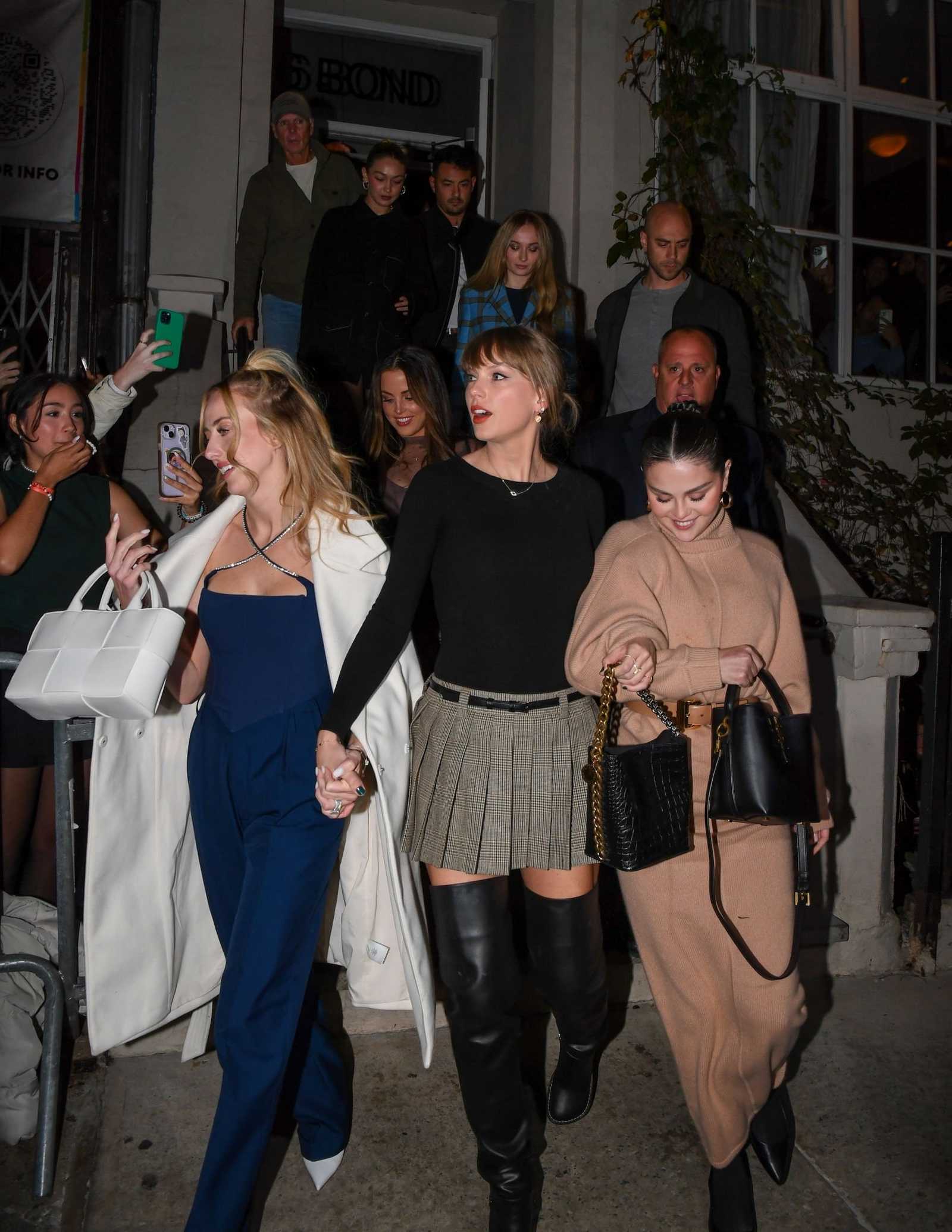Taylor_Swift2C_Sophie_Turner2C_and_Selena_Gomez_-_Out_in_New_York_November_42C_202319.jpg