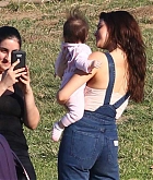 Enjoys_a_day_at_the_park_with_friends_in_Los_Angeles_-_February_2-07.jpg