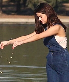 Enjoys_a_day_at_the_park_with_friends_in_Los_Angeles_-_February_2-08.jpg