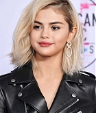 Selena_Gomez_-_2017_American_Music_Awards_on_November_19-02.jpg