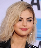 Selena_Gomez_-_2017_American_Music_Awards_on_November_19-115.jpg