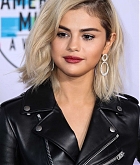 Selena_Gomez_-_2017_American_Music_Awards_on_November_19-132.jpg