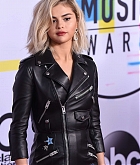 Selena_Gomez_-_2017_American_Music_Awards_on_November_19-152.jpg