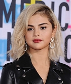 Selena_Gomez_-_2017_American_Music_Awards_on_November_19-73.jpg