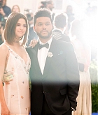 Selena_Gomez_-_2017_MET_Gala_at_The_Metropolitan_Museum_of_Art_on_May_1-46.jpg