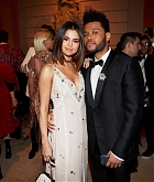 Selena_Gomez_-_2017_MET_Gala_at_The_Metropolitan_Museum_of_Art_on_May_1-76.jpg