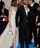 Selena_Gomez_-_2017_MET_Gala_at_The_Metropolitan_Museum_of_Art_on_May_1-79.jpg
