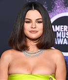 Selena_Gomez_-_2019_American_Music_Awards_at_Microsoft_Theater_in_LA_November_242C_2019-01.jpg
