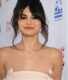 Selena_Gomez_-_2020_Hollywood_Beauty_Awards-08.jpg
